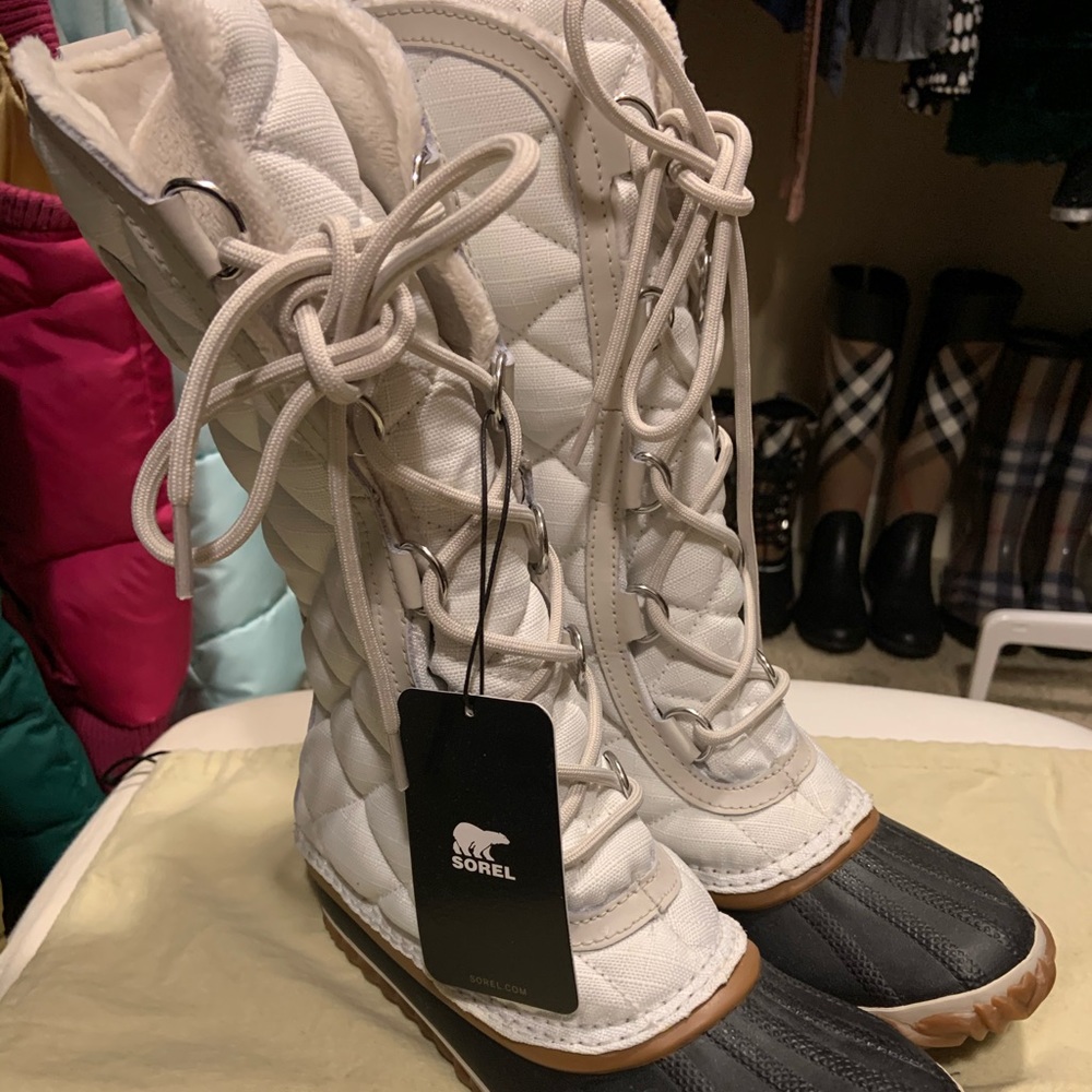 Brand new white Sorel boots